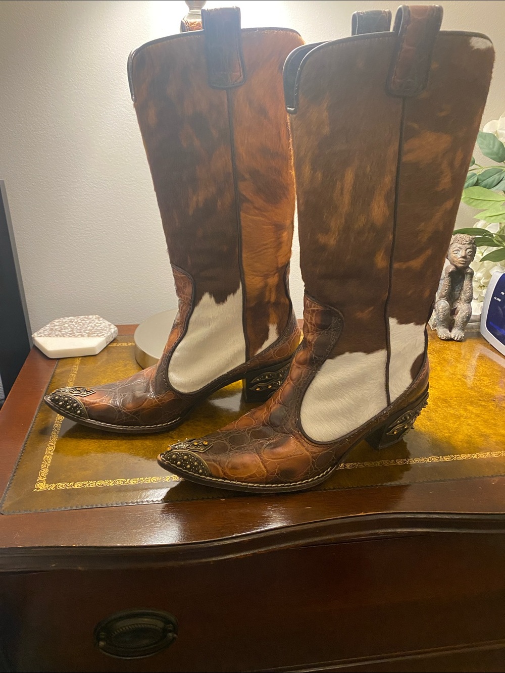 Vinci Women's Studded Brown and White Cow Fur Western Heeled Boots Size 38
